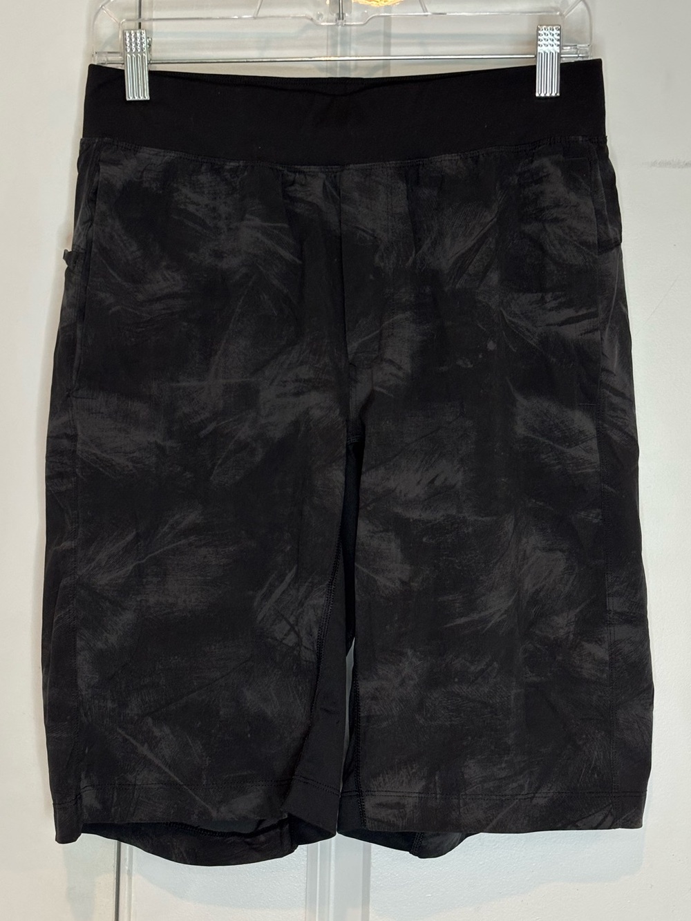 Lululemon Black Gray Print T.H.E. Athletic Shorts 11" Inseam M